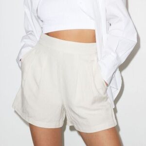 Dynamite Mabel Flowy Linen Short in Rainy Day Beige